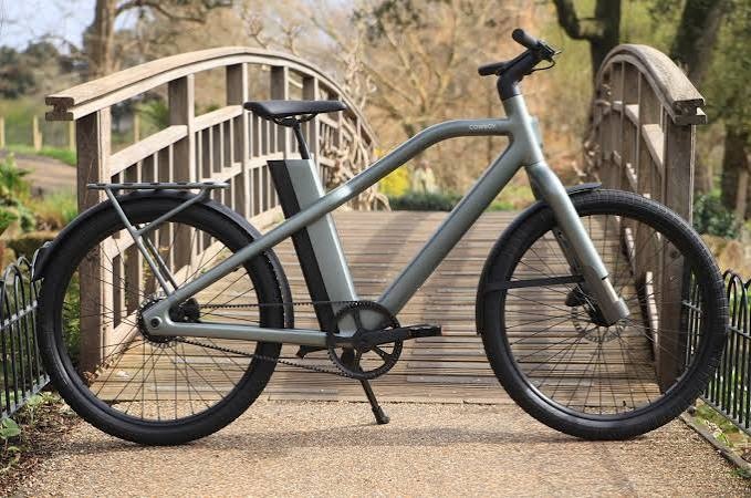 A stylish electric bicycle with an integrated battery and minimalist design, built for smooth, reliable, and sustainable daily commuting.