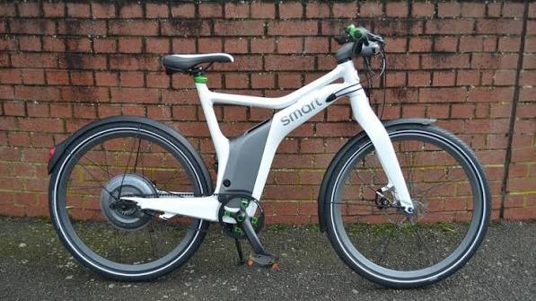 A sleek smart e-bike featuring advanced electric drive technology, integrated battery, and intelligent features for a smooth riding experience.