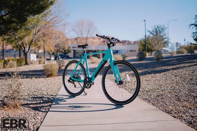 ycle with fat tires and an integrated battery, built for stable, comfortable urban rides.