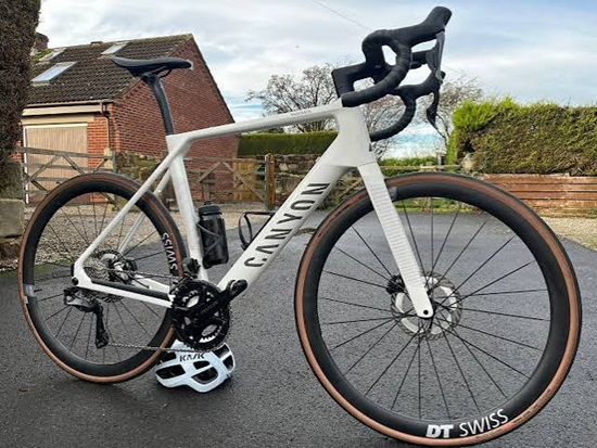 White Canyon Endurace:ONfly CF 8 lightweight carbon e-bike